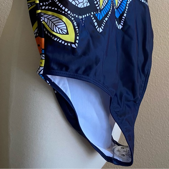 Swimsuit ~ Women’s ~ One Piece ~ Bright, Backless, Geometric Designs ~ Brand New - Picture 5 of 16